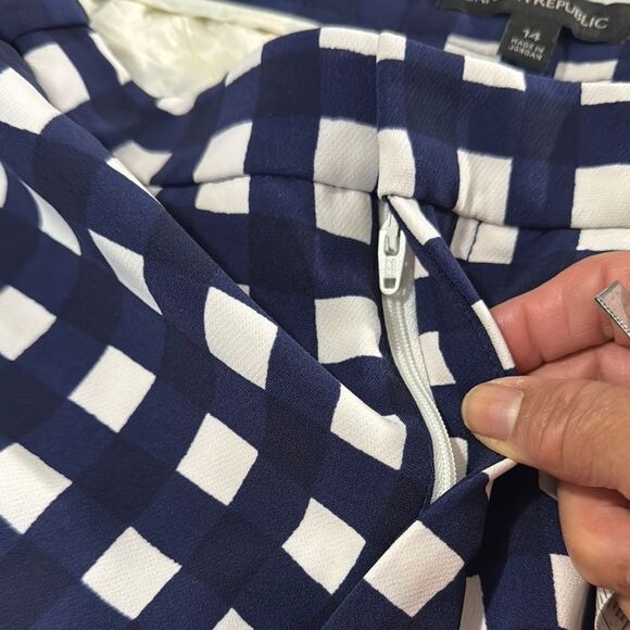 Banana Republic Blue and White Gingham Bermuda Shorts - Picture 4 of 7